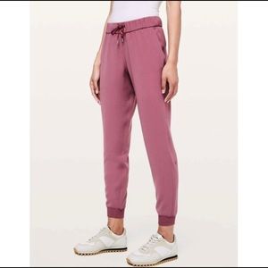 Lululemon On the Fly Jogger - Mauve